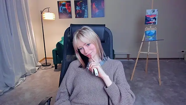 Snapshot of AuraMcvea chatting on 11.21.25 AuraMcvea online show from 11.21.25