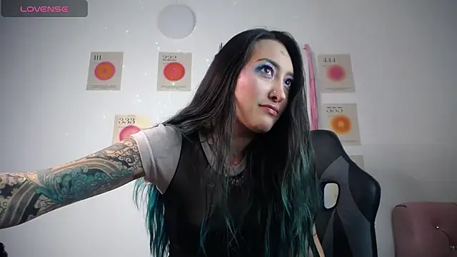 LunaAponte online show from 02.21.26