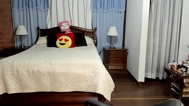 Charlotte-Willson online show from 02.06.26