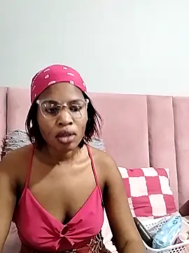 Snapshot of Cherrydollx chatting on 05.28.26 Cherrydollx online show from 05.28.26