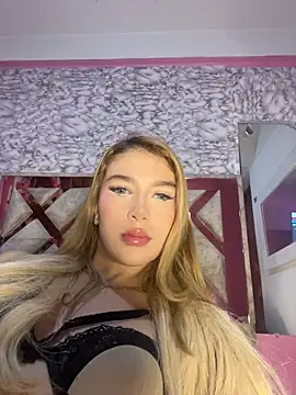 Snapshot of valeryfox__ chatting on 11.26.25 valeryfox online show from 11.26.25