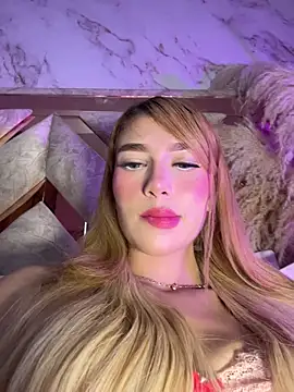 Snapshot of valeryfox__ chatting on 12.18.25 valeryfox online show from 12.18.25