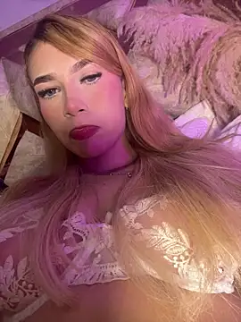 Snapshot of valeryfox__ chatting on 12.22.25 valeryfox online show from 12.22.25