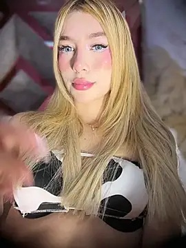 Snapshot of valeryfox__ chatting on 02.13.26 valeryfox online show from 02.13.26