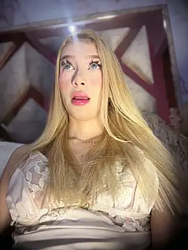 Snapshot of valeryfox__ chatting on 02.18.26 valeryfox online show from 02.18.26