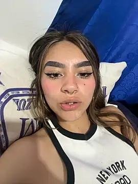 Yunaraa online show from 11.27.25