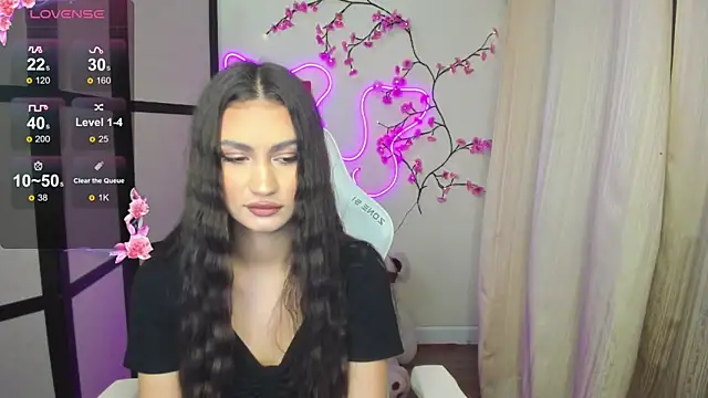 AdeleLuu online show from 11.22.25