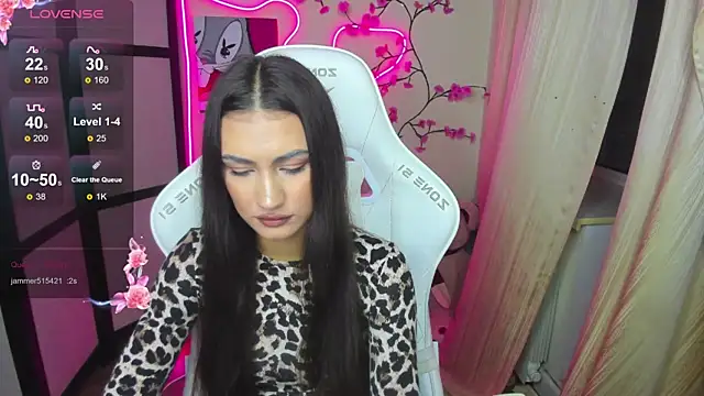 AdeleLuu online show from 11.24.25