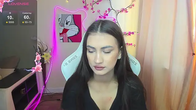 AdeleLuu online show from 11.29.25