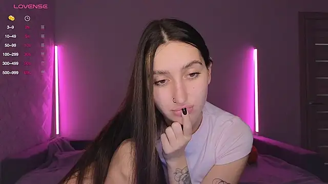 KikkyMi online show from 11.21.25