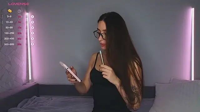 KikkyMi online show from 11.24.25