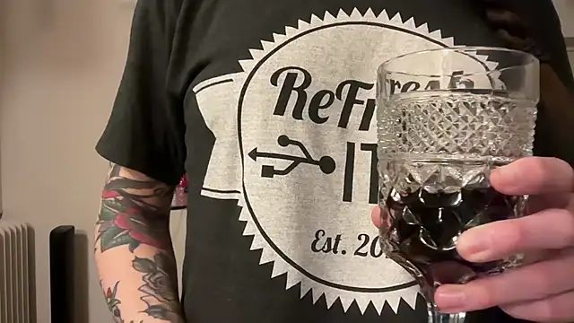 MissGoldenCartier online show from 01.10.26