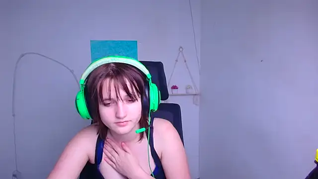 Alice Wonderme online show from 01.12.26