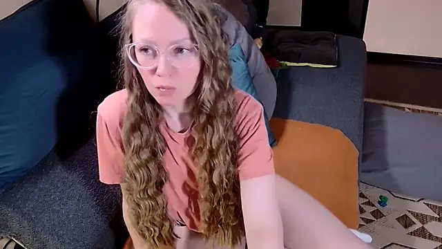 Snapshot of G0LDI chatting on 04.28.26 G0LDI online show from 04.28.26