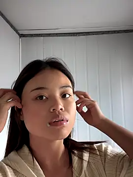 Snapshot of Toffee-00 chatting on 11.23.25 Toffee-00 online show from 11.23.25