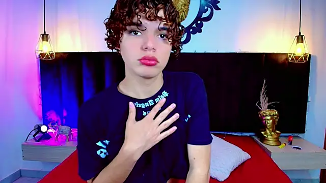 Skyee angel online show from 12.18.25