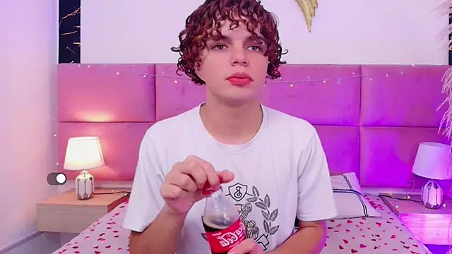 Skyee angel online show from 12.21.25