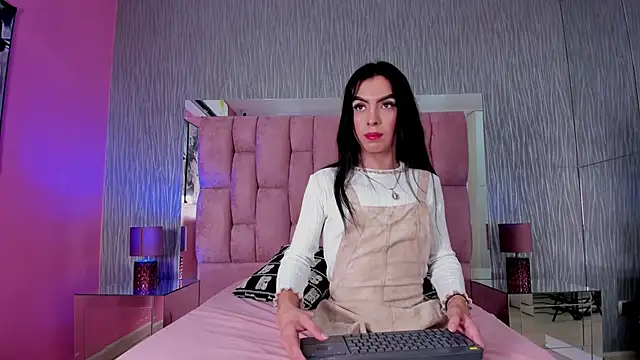 Fernanda Thail online show from 12.17.25