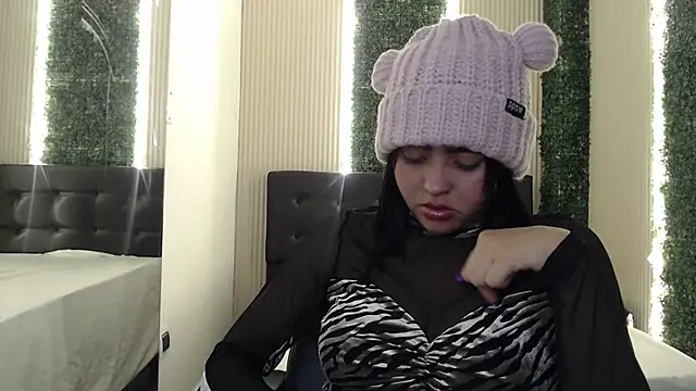 mia violet8 online show from 11.27.25