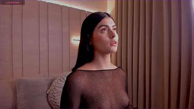 Snapshot of SarhaVega chatting on 11.24.25 SarhaVega online show from 11.24.25