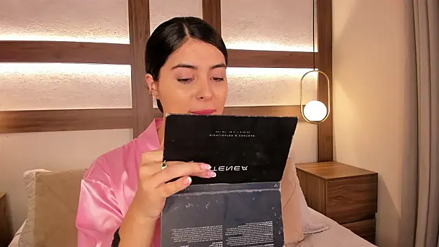 SarhaVega online show from 04.12.26