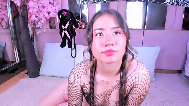 Naomistart online show from 01.12.26