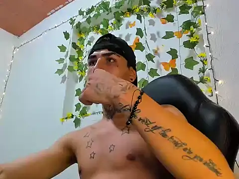 Snapshot of beatandtalk chatting on 11.25.25 beatandtalk online show from 11.25.25