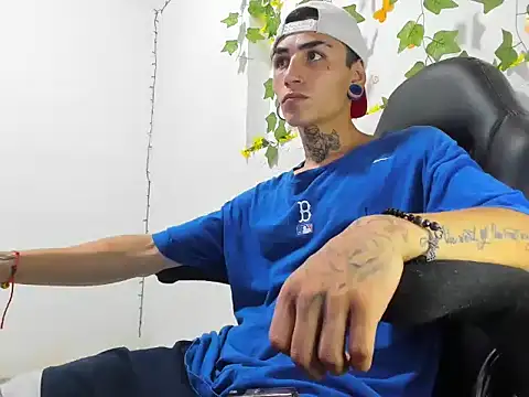 Snapshot of beatandtalk chatting on 11.25.25 beatandtalk online show from 11.25.25