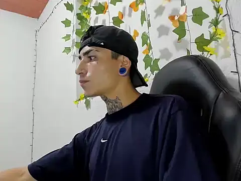 Snapshot of beatandtalk chatting on 11.27.25 beatandtalk online show from 11.27.25