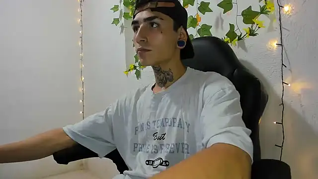 Snapshot of beatandtalk chatting on 11.28.25 beatandtalk online show from 11.28.25