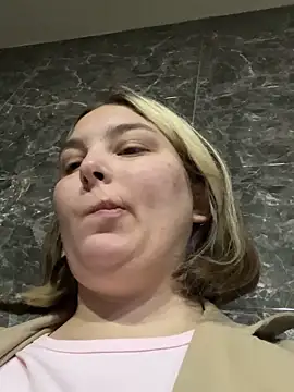 KateBurlesk online show from 11.26.25