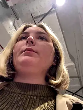 KateBurlesk online show from 11.28.25