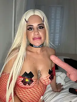 Snapshot of Nabilacam chatting on 11.25.25 Nabilacam online show from 11.25.25