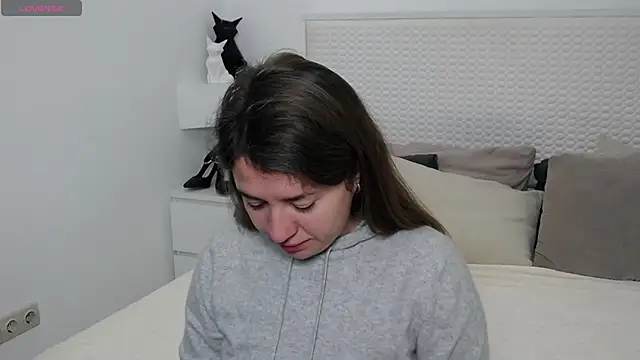 Snapshot of Leona_Rae chatting on 11.29.25 Leona Rae online show from 11.29.25