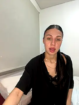 heyitsmia online show from 11.25.25