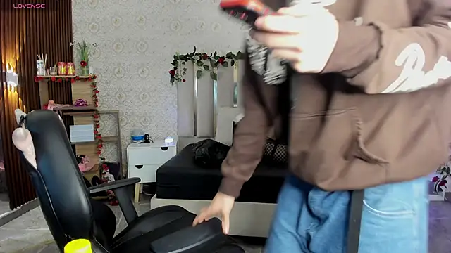 kaelwolf tay online show from 02.18.26