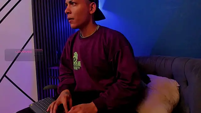 Snapshot of IAN_LEIN chatting on 11.25.25 IAN LEIN online show from 11.25.25