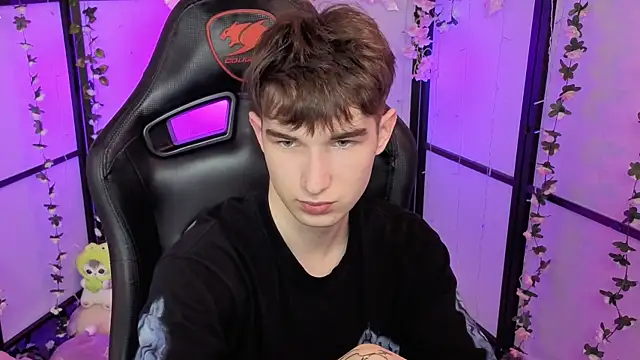 Maxwellchiik online show from 11.25.25