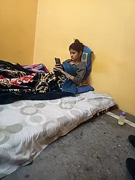 Snapshot of supreiya chatting on 11.30.25 supreiya online show from 11.30.25