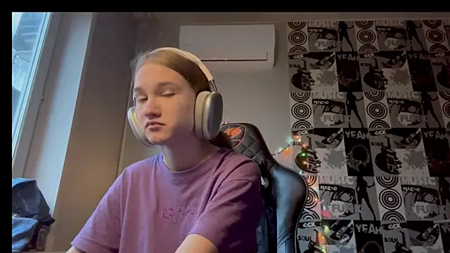 helgicuteness online show from 12.15.25