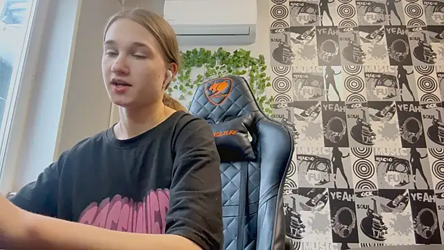 helgicuteness online show from 01.11.26