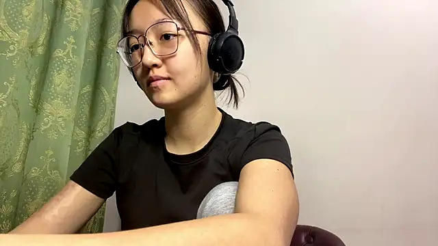 LinaClous online show from 12.14.25