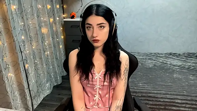 Meowluly online show from 12.04.25