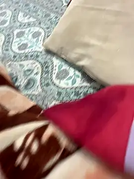 Snapshot of Alive045 chatting on 11.28.25 Alive045 online show from 11.28.25