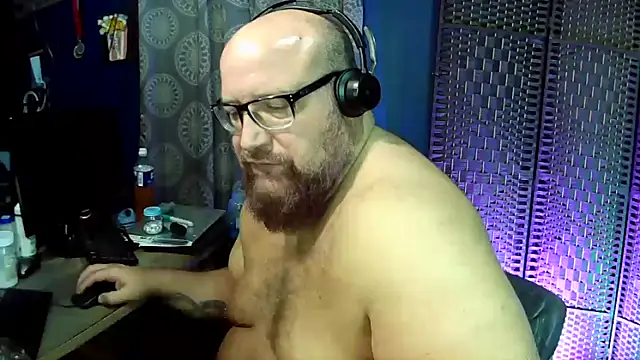 BigBearforCuddles online show from 04.28.26