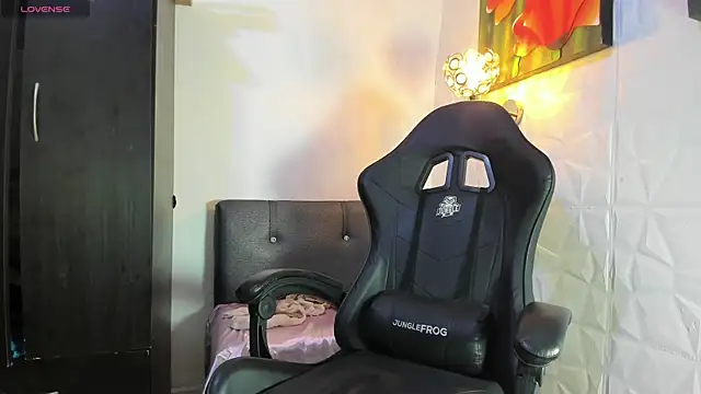 Snapshot of Miss_clarepocahose chatting on 11.25.25 Miss clarepocahose online show from 11.25.25