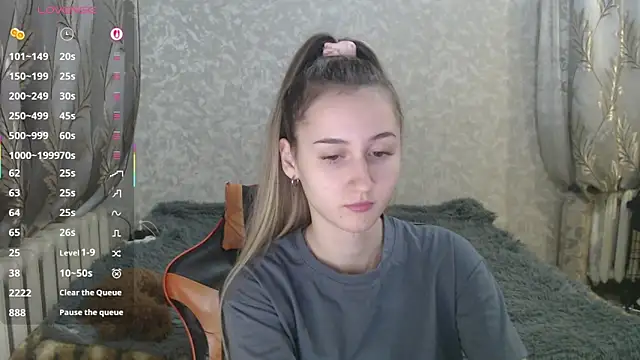 Snapshot of Ave_Costly chatting on 12.21.25 Ave Costly online show from 12.21.25