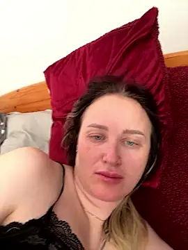 Snapshot of TomilaSi chatting on 01.18.26 TomilaSi online show from 01.18.26