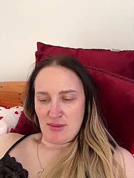 Snapshot of TomilaSi chatting on 02.09.26 TomilaSi online show from 02.09.26