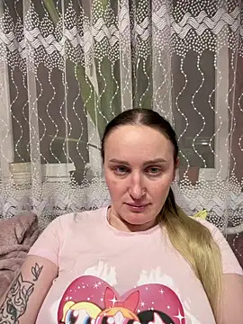 Snapshot of TomilaSi chatting on 02.13.26 TomilaSi online show from 02.13.26